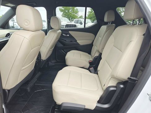 Used 2022 Chevrolet Traverse LT w/ LPO, Floor Liner Package FWD image 13