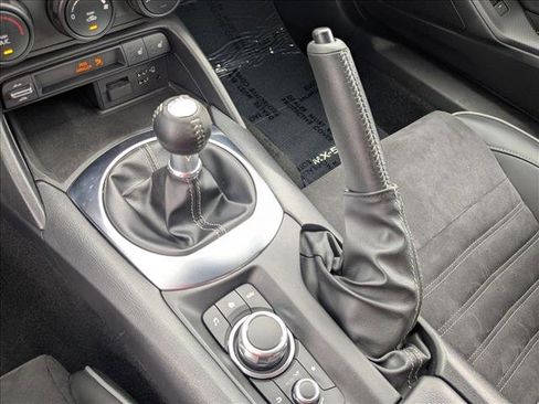 Used 2022 MAZDA MX-5 Miata Club RWD image 12