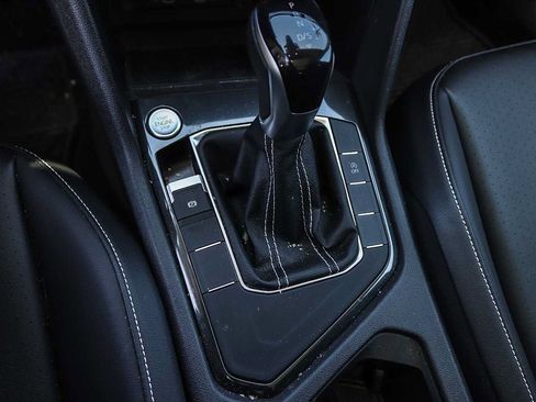 Used 2023 Volkswagen Tiguan SE w/ Panoramic Sunroof Package FWD image 19