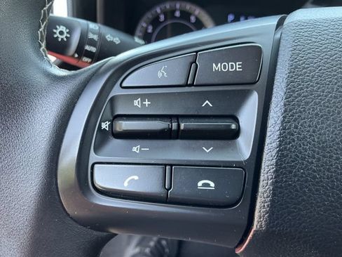 Used 2022 Hyundai Venue Limited FWD image 19