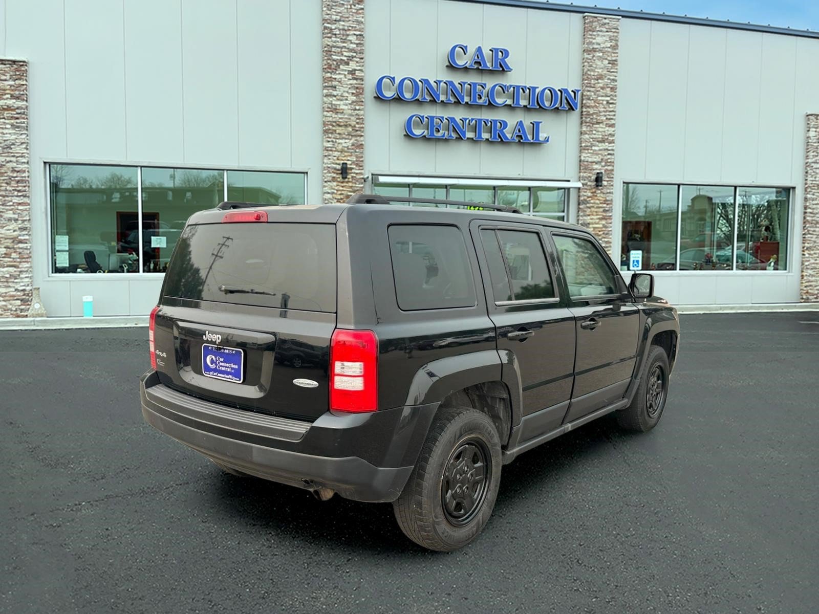 Used 2016 Jeep Patriot Latitude AWD/4WD image 4