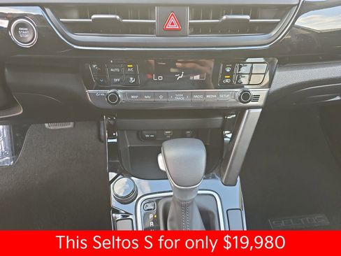 Used 2025 Kia Seltos S image 29