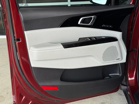 Used 2023 Kia Carnival SX Prestige FWD image 33