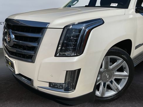 Used 2015 Cadillac Escalade Luxury image 9