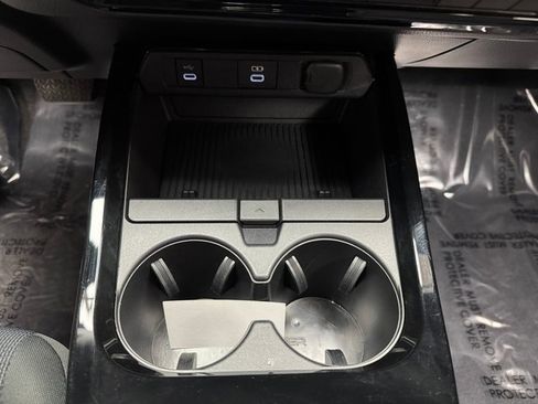 Used 2024 Toyota Prius LE image 19