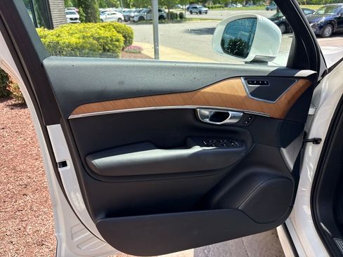 Used 2021 Volvo XC90 T6 Momentum w/ Climate Package AWD/4WD image 21