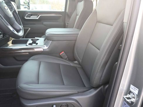 New 2026 Chevrolet Silverado 3500 LT w/ All Star Edition image 13