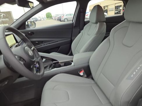 New 2025 Hyundai Elantra Limited image 27