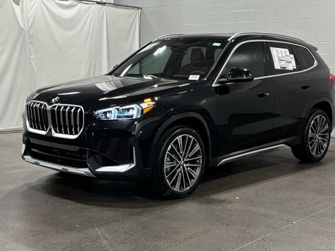 Used 2026 BMW X1 xDrive28i w/ Technology Package AWD/4WD image 3