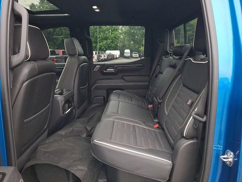 Used 2023 GMC Sierra 1500 AT4X AWD/4WD image 10