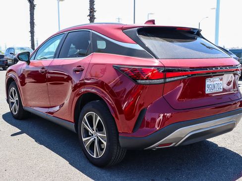 Used 2023 Lexus RX 350 FWD w/ Cold Area Package image 8