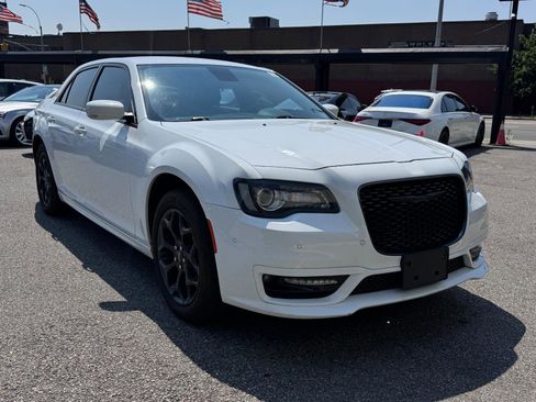 Used 2022 Chrysler 300 Touring L w/ Comfort Group image 3