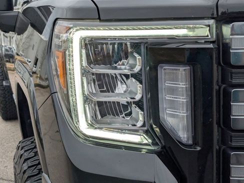 Used 2022 GMC Sierra 2500 AT4 w/ AT4 Preferred Package image 4