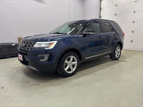 Used 2017 Ford Explorer XLT w/ Equipment Group 202A image 6