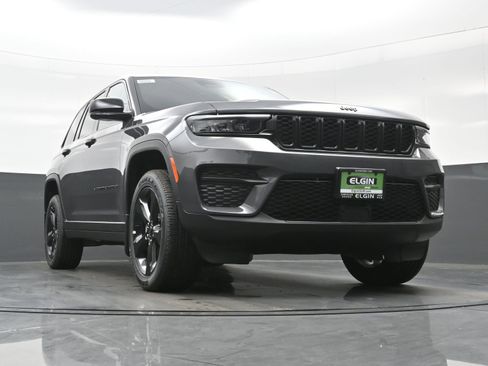 New 2025 Jeep Grand Cherokee Altitude AWD/4WD image 17