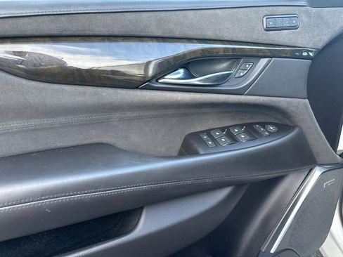 Used 2019 Cadillac Escalade ESV Platinum image 20
