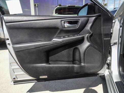 Used 2016 Toyota Camry SE FWD image 20
