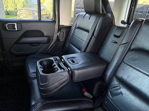Used 2018 Jeep Wrangler Unlimited Sahara w/ Uconnect 4C Nav & Sound Group AWD/4WD image 37