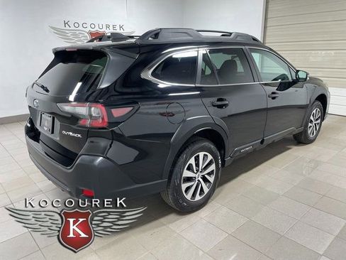 Used 2023 Subaru Outback Premium AWD/4WD image 6
