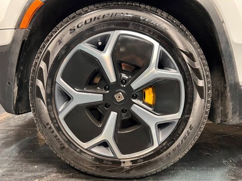 Used 2023 Rivian R1S Adventure image 26