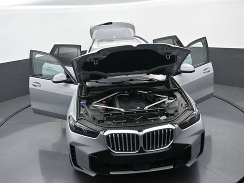 Used 2024 BMW X5 xDrive40i w/ M Sport Package AWD/4WD image 38
