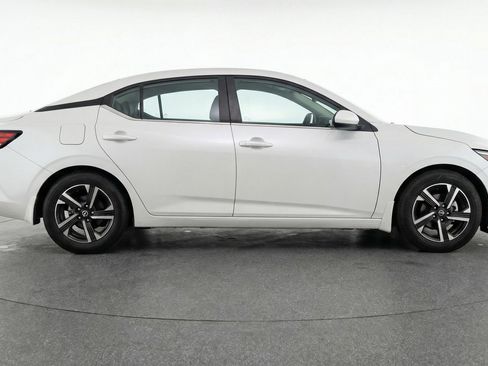 Used 2025 Nissan Sentra SV image 11