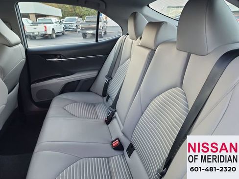 Used 2024 Toyota Camry SE image 25