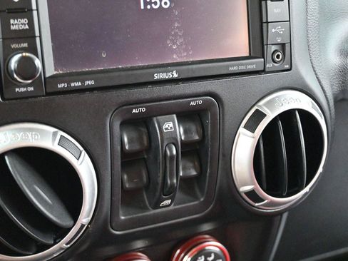 Used 2013 Jeep Wrangler Unlimited Rubicon AWD/4WD image 24