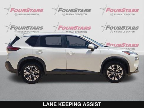 Used 2023 Nissan Rogue SV FWD image 3