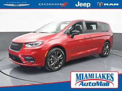 New 2026 Chrysler Pacifica Select