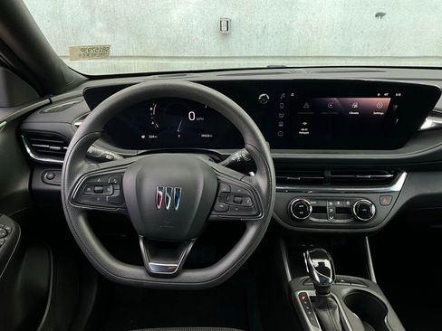 Used 2025 Buick Envista Preferred image 13