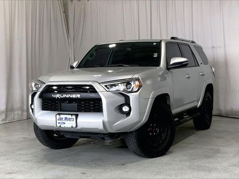 Used 2023 Toyota 4Runner SR5 Premium w/ Moonroof Package image 2