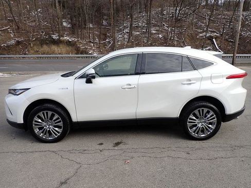 Certified 2021 Toyota Venza XLE image 9