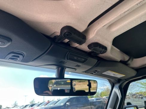 Used 2022 Jeep Gladiator Willys image 37