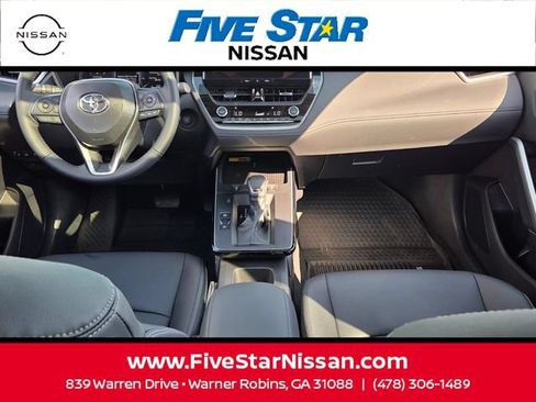 Used 2026 Toyota Corolla Cross XLE w/ Convenience Package FWD image 8