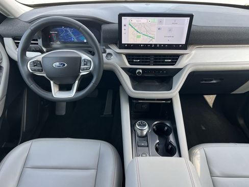 Used 2025 Ford Explorer Active w/ Active Comfort Package image 2