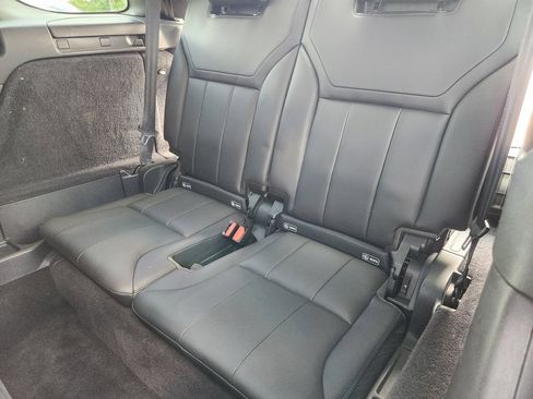 Used 2020 Land Rover Discovery SE AWD/4WD image 32