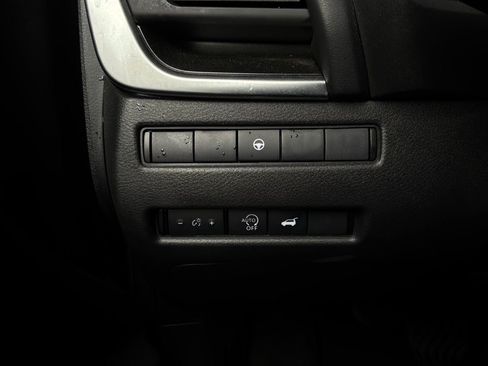 Used 2025 Nissan Rogue SV FWD image 22