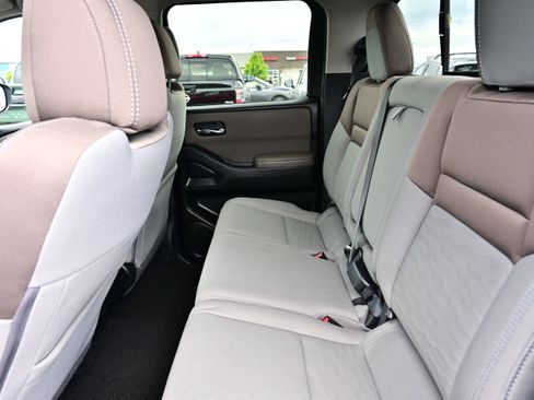 Certified 2022 Nissan Frontier SV w/ Technology Package AWD/4WD image 13