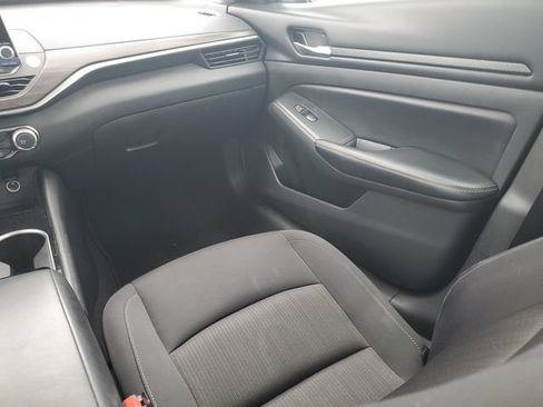 Used 2024 Nissan Altima 2.5 SV FWD image 21