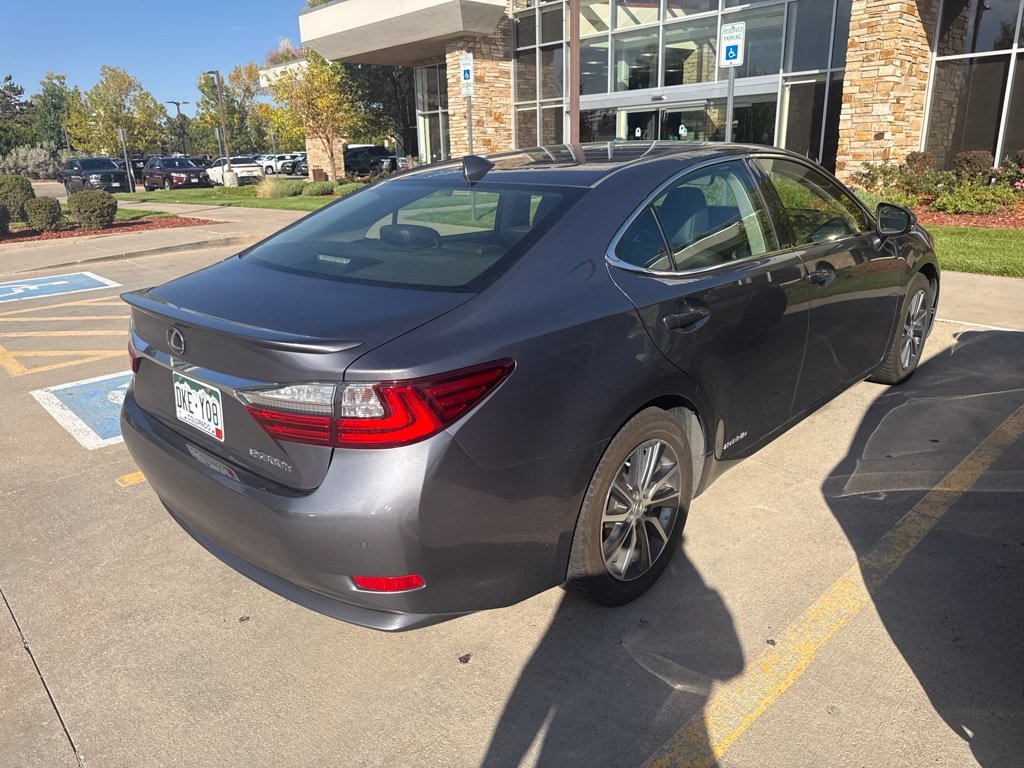 Used 2016 Lexus ES 300h w/ Luxury Package w/Wood Trim FWD image 3
