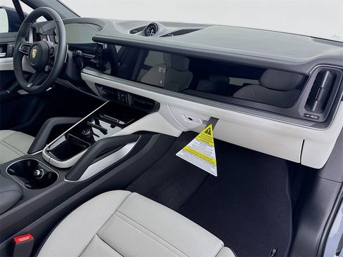 New 2026 Porsche Cayenne image 31