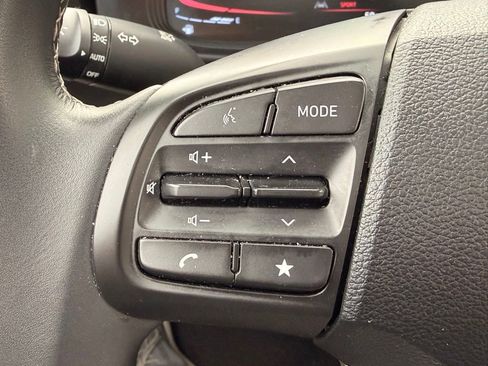 Certified 2025 Hyundai Venue SEL FWD image 25