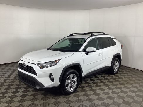 Used 2020 Toyota RAV4 XLE w/ Convenience Package AWD/4WD image 5