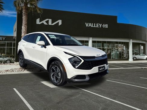 Used 2025 Kia Sportage LX image 3