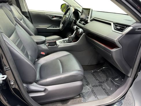 Used 2019 Toyota RAV4 Limited w/ Advanced Technology Package AWD/4WD image 9