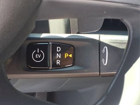 Used 2024 Kia EV9 Light Long Range RWD image 11