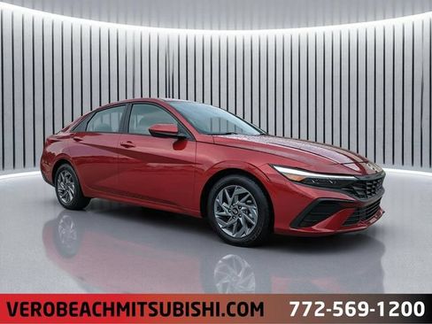 Used 2024 Hyundai Elantra SEL FWD image 1
