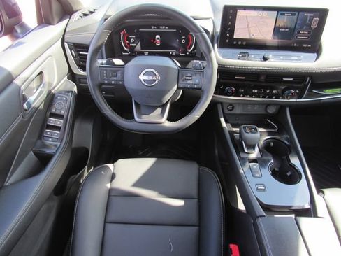 Certified 2025 Nissan Rogue SL FWD image 20