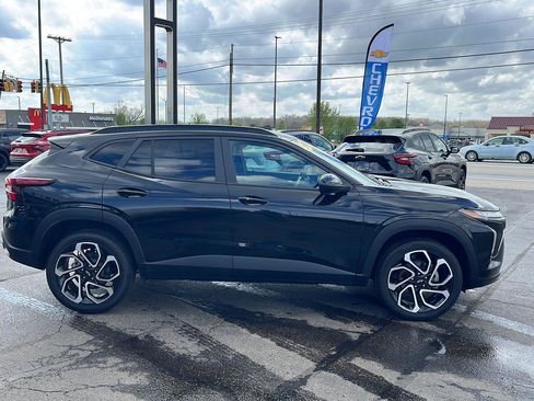 Used 2024 Chevrolet Trax RS w/ Sunroof Package image 6